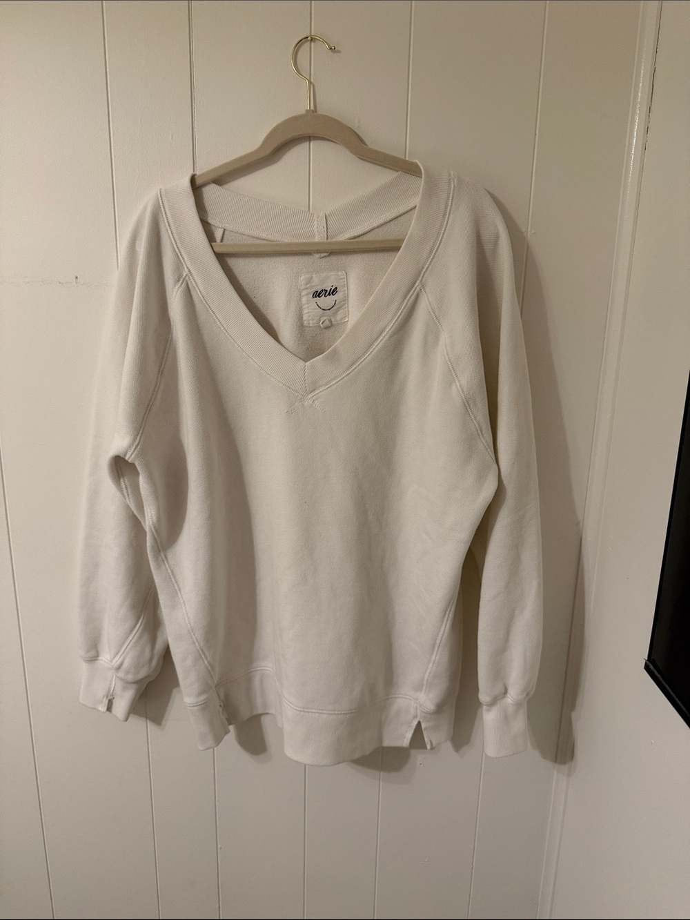 aerie Women's V-Neck Sweatshirt in Cream
